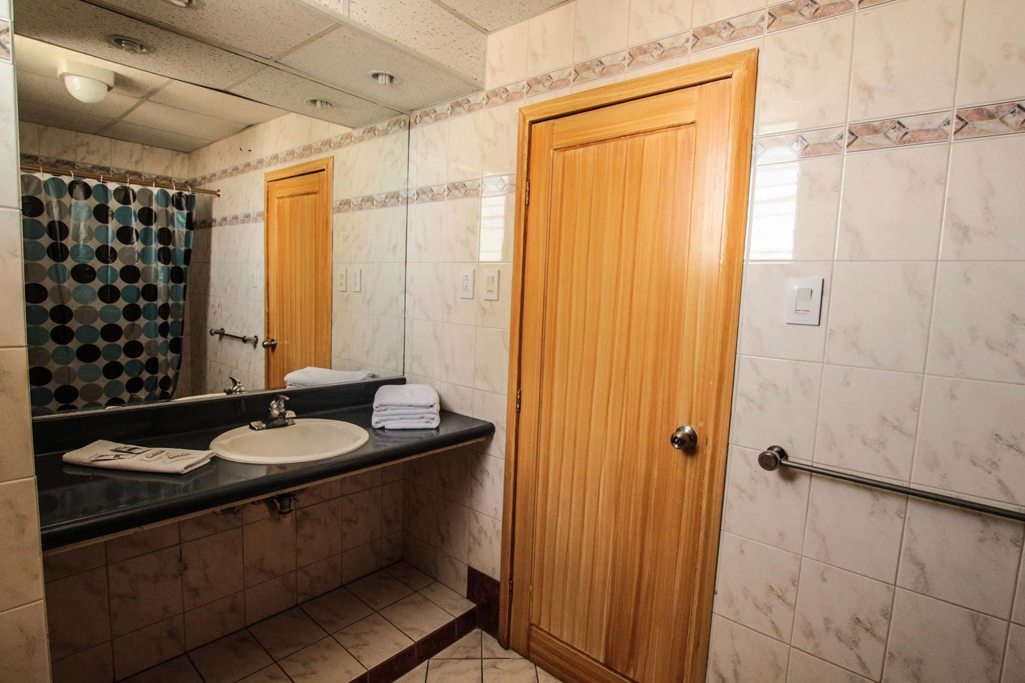 Blue Bay Hotel ساليناس المظهر الخارجي الصورة